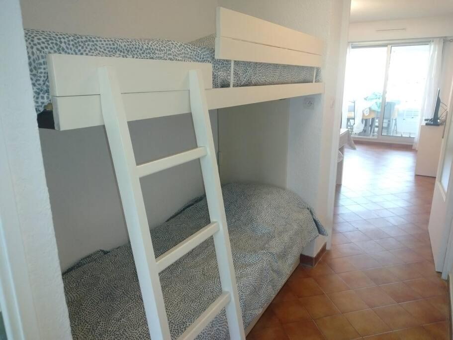 Capri Apartment Saint-Elme Luaran gambar